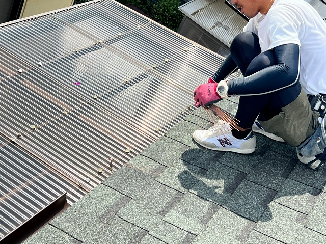 雨どい取付のための銅線設置